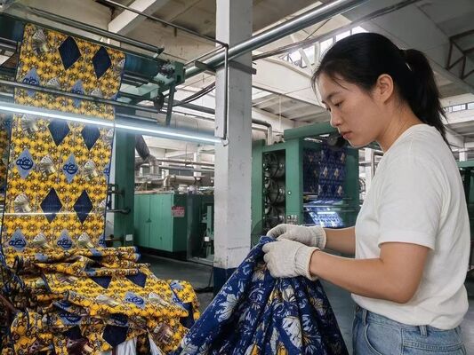 135 GSM Vải in bông với màu sắc rực rỡ và vải vải vải nhựa tự nhiên dễ thở mềm